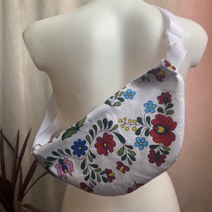 Fehér népi mintás övtáska - táska & tok - övtáska - Meska.hu