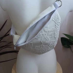 Tejfehér műbőr övtáska - táska & tok - övtáska - Meska.hu