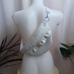 Tejfehér fodros műbőr övtáska , Táska & Tok, Övtáska, Varrás, MESKA