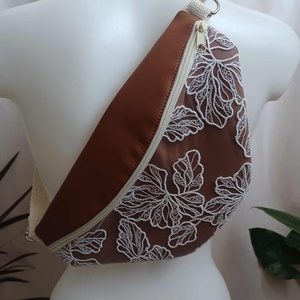 Barna műbőr övtáska csipkével  - táska & tok - övtáska - Meska.hu