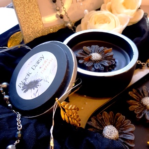 CandlAir Black Daisy szójaviasz illatgyertya L-es méret - Meska.hu