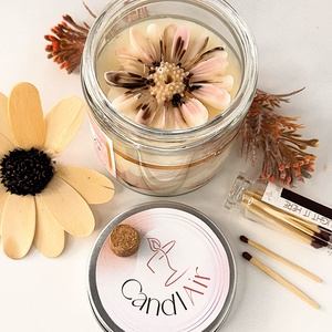 CandlAir Daisy Tőled szebb a világ üvegtégelyes szójaviasz illatgyertya, Otthon & Életmód, Gyertya, illat, aroma, Gyertya, Gyertya-, mécseskészítés, Üvegművészet, MESKA