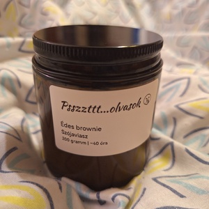 Könyvmoly illatgyertya - Meska.hu