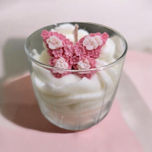 Pillangós csajos szójaviasz gyertya - Meska.hu