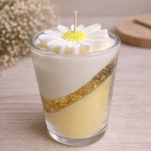 Virágos szójaviasz gyertya zselés betéttel - Meska.hu