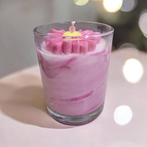 Rózsaszín virágos szójaviasz gyertya  - Meska.hu