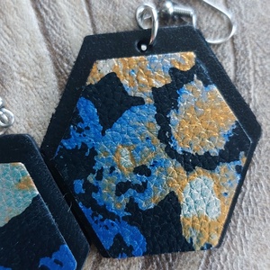 Szögletes bőr fülbevaló - ékszer - fülbevaló - lógó fülbevaló - Meska.hu