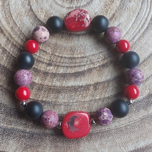Piros-lila-fekete ásvány karkötő, Ékszer, Karkötő, Gyöngyös karkötő, Ékszerkészítés, MESKA