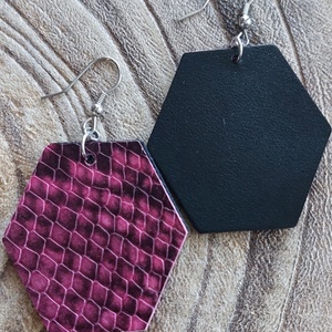 Bordó fekete szögletes bőr fülbevaló - ékszer - fülbevaló - lógó fülbevaló - Meska.hu