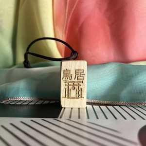 Torii kapu talizmán, Táska & Tok, Kulcstartó & Táskadísz, Táskaakasztó, Famegmunkálás, MESKA