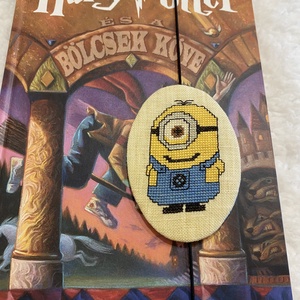 Hímzett könyvjelző_ Minions - könyvbarátoknak  - könyv & zene - könyvjelző - Meska.hu