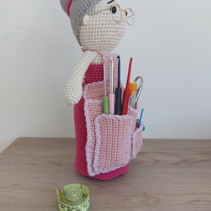 Nagyi horgolt tároló, tűpárna - játék & sport - plüssállat & játékfigura - ember - Meska.hu