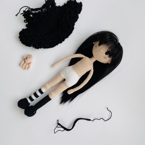 Horgolt Wednesday baba - játék & sport - plüssállat & játékfigura - ember - Meska.hu