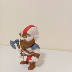 Kratos figura a God of War játékból  - otthon & életmód - dekoráció - asztal és polc dekoráció - asztaldísz - Meska.hu