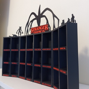Kinder Joy Stranger Things polc, Otthon & Életmód, Dekoráció, Asztal és polc dekoráció, Asztaldísz, Mindenmás, MESKA