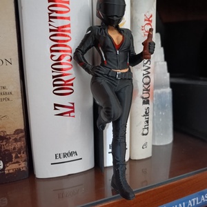 Motoros lány könyves polc dísz és dekor , Otthon & Életmód, Dekoráció, Asztal és polc dekoráció, Könyvtámasz, Mindenmás, MESKA