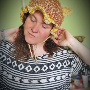  LUNA horgolt cicafüles kalap - ruha & divat - sál, sapka, kendő - kalap - Meska.hu