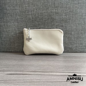 Ekrü egy cipzáras kulcstartó A3001 - Meska.hu