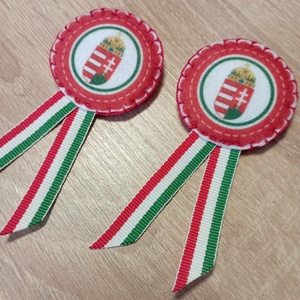 Címeres kokárda 2dbos - ékszer - kitűző és bross - kitűző - Meska.hu