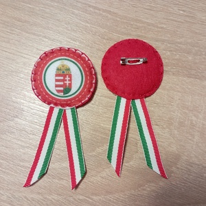 Címeres kokárda 2dbos - ékszer - kitűző és bross - kitűző - Meska.hu