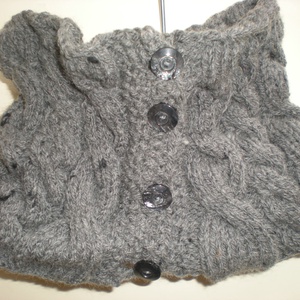  Sál, nyakmelegítő Szürke vagy zöld színű  gombos, csavart mintás elegáns darab - Meska.hu