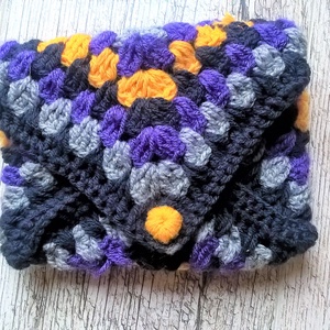 horgolt neszeszer hátulján virág díszítéssel, Táska & Tok, Neszesszer, Horgolás, MESKA