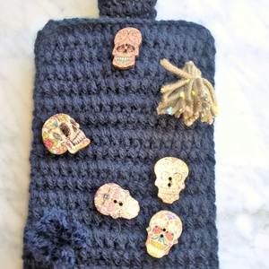 Telefontok Sötét kék mobil telefon tok koponya fejekkel és bojttal, vagy cicával és virágokkal eladó.  - táska & tok - pénztárca & más tok - telefontok - Meska.hu