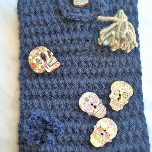 Telefontok Sötét kék mobil telefon tok koponya fejekkel és bojttal, vagy cicával és virágokkal eladó. , Táska & Tok, Pénztárca & Más tok, Telefontok, Horgolás, MESKA