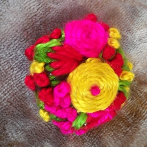 Hímzett virágos bross -  - Meska.hu