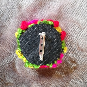 Hímzett virágos bross -  - Meska.hu