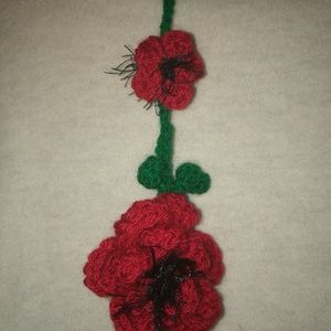 Nyaklánc, Piros virágokkal díszített nyakbavaló eladó - ékszer - nyaklánc - hosszú nyaklánc - Meska.hu