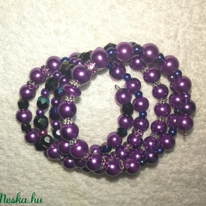 Különböző lila gyöngyökből készült memória drótra fűzött négy soros karkötő eladó - ékszer - karkötő - memóriadrótos karkötő - Meska.hu
