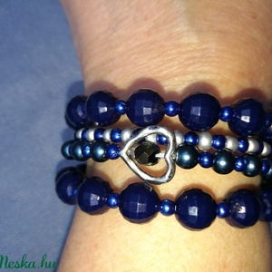Karkötő sötétkék színű memória drótra fűzött négy soros gyöngyös női karkötő eladó  - Meska.hu