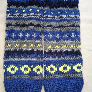 Kék, szürke és banán színű norvég mintás kézi kötésű lábszármelegítő eladó. Puha, meleg fonalból készült Hossza kb 33 cm, Ruha & Divat, Cipő & Papucs, Lábszármelegítő, Kötés, MESKA