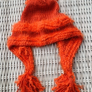 Sapka, Kézi kötésű női narancssárga nagyon puha bojtos sapka eladó, Ruha & Divat, Sál, Sapka, Kendő, Sapka, Kötés, MESKA