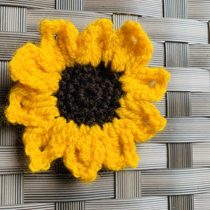 Hajgumi- Napraforgó virágos horgolt hajgumi eladó - ruha & divat - hajdísz & hajcsat - hajgumi - Meska.hu
