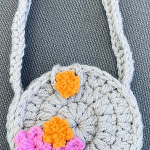 Táska. Horgolt Kislány táska színes virágokkal díszítve  eladó, Táska & Tok, Kézitáska & válltáska, Belső rendező, Horgolás, MESKA