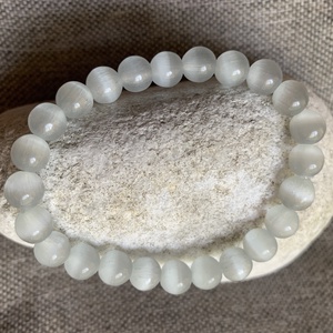 Fehér macskaszem kő gyöngyös női gumis  karkötő, Ékszer, Karkötő, Gyöngyös karkötő, Gyöngyfűzés, gyöngyhímzés, MESKA