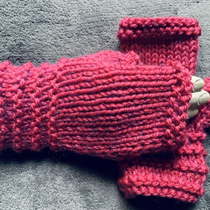 Kesztyű, Kézi kötésű sötét magenta  színű  ujjatlan  gyapjú kesztyű  eladó. - ruha & divat - sál, sapka, kendő - kesztyű - Meska.hu