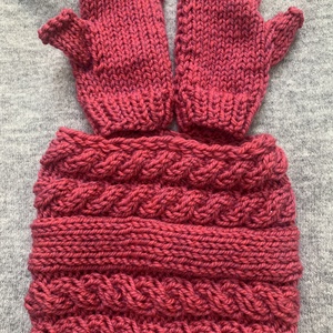 Sál Sötét  magenta  rózsaszín körsál, kézi kötésű csavart mintás  gyapjú sál eladó - ruha & divat - sál, sapka, kendő - sál - Meska.hu