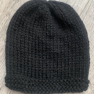 Férfi Sapka, Fekete gyapjú és akryl kevert fonalból készült sapka eladó. 58-60 cm-es fejméretre, Ruha & Divat, Sál, Sapka, Kendő, Sapka, Kötés, MESKA
