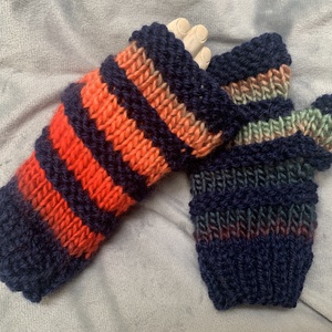 Sál kesztyű szett kézi készítésű sötét kék sál  színes melírozott csíkos  - ruha & divat - sál, sapka, kendő - kesztyű - Meska.hu