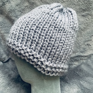 Sapka kézi készítésű  világos szürke színben  eladó , Ruha & Divat, Sál, Sapka, Kendő, Fejpánt, Kötés, MESKA