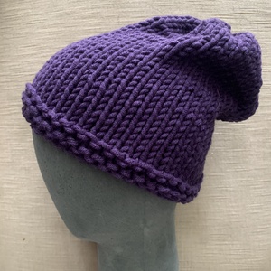 Kézi kötésű padlizsán lila  színű slouchy fazonú női  sapka eladó, Ruha & Divat, Sál, Sapka, Kendő, Sapka, Kötés, MESKA