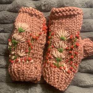  kesztyű púder rózsaszín ujjatla kesztyű virágokkal  hímezve - Meska.hu