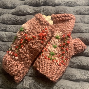  kesztyű púder rózsaszín ujjatla kesztyű virágokkal  hímezve - ruha & divat - sál, sapka, kendő - kesztyű - Meska.hu