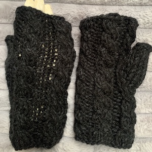 Kesztyű, Kézi kötésű fekete csavart mintás ujjatlan  kesztyű  eladó. - ruha & divat - sál, sapka, kendő - kesztyű - Meska.hu