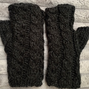 Kesztyű, Kézi kötésű fekete csavart mintás ujjatlan  kesztyű  eladó. - ruha & divat - sál, sapka, kendő - kesztyű - Meska.hu