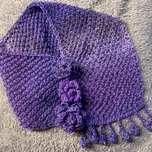 Sál kézi készítésű lila  melírozott  gyapjú  fonalból  kötöttem és  horgolt virágokkal tettem  egyedivé  - ruha & divat - sál, sapka, kendő - stóla - Meska.hu