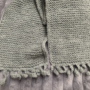 Sál. Kézi kötésű világos  szürke női sál  eladó, Ruha & Divat, Sál, Sapka, Kendő, Sál, Kötés, MESKA